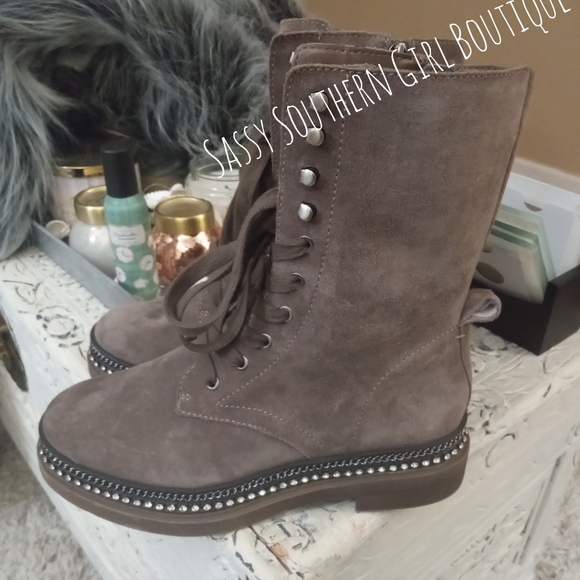 🆕⭐ VINCE CAMUTO suede mocha brown rhinestone combat boots - Picture 6 of 12
